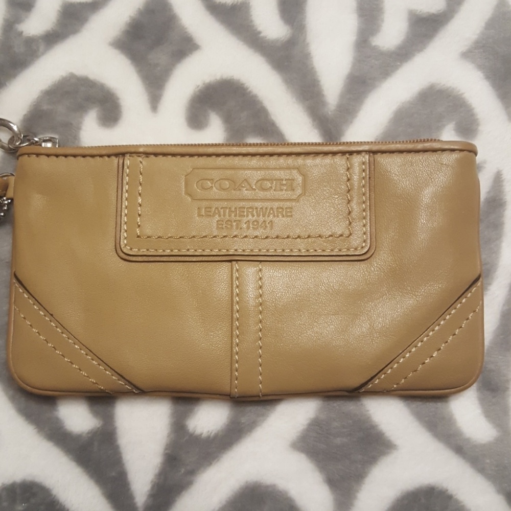 Authentic Coach wristlet - Picture 3 of 7